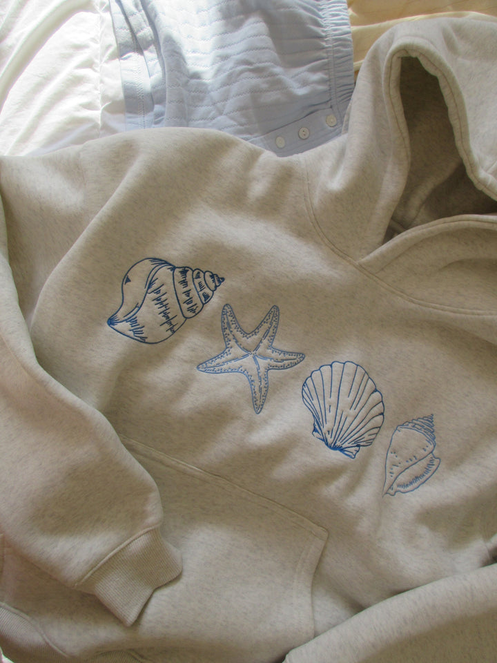 Graues Unisex Muschelsweatshirt. Stylischer Langarm-Pullover für Herbstmode, perfekt für bequeme Freizeit & Alltagskleidung.