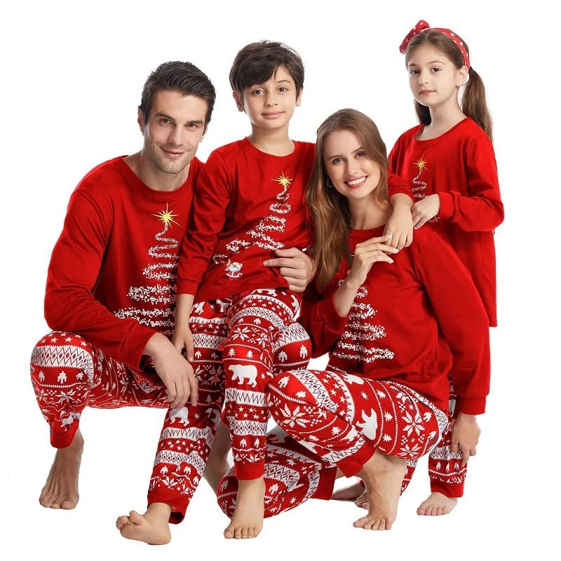 Familien-Pyjama-Set unisex in Rot & Marine. Perfekt für kuschelige Winterabende oder Weihnachten.