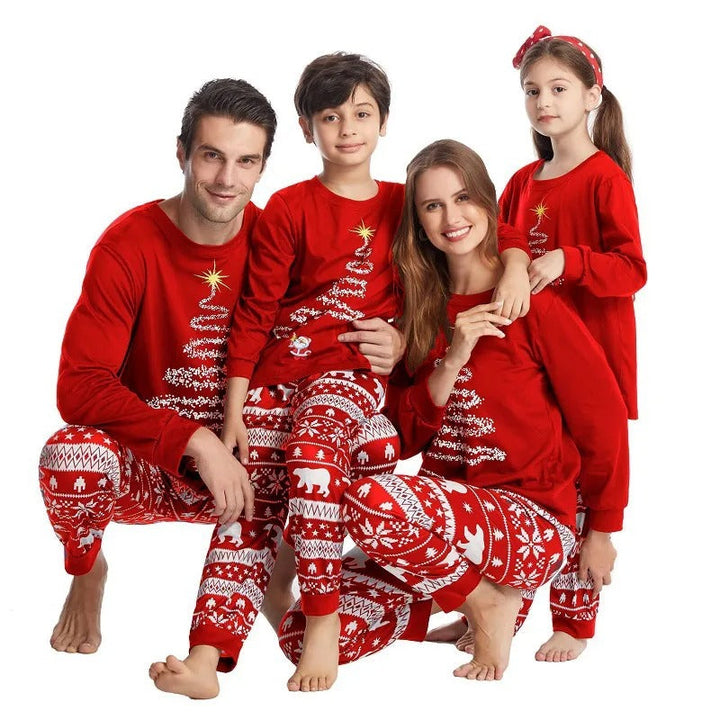 Familien-Pyjama-Set unisex in Rot & Marine. Perfekt für kuschelige Winterabende oder Weihnachten.