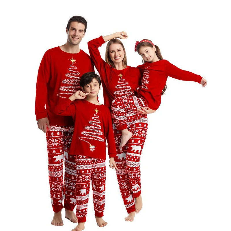 Kuscheliges Unisex-Pyjama-Set aus Polyester in Rot & Marine. Bequeme Nachtwäsche für die ganze Familie.