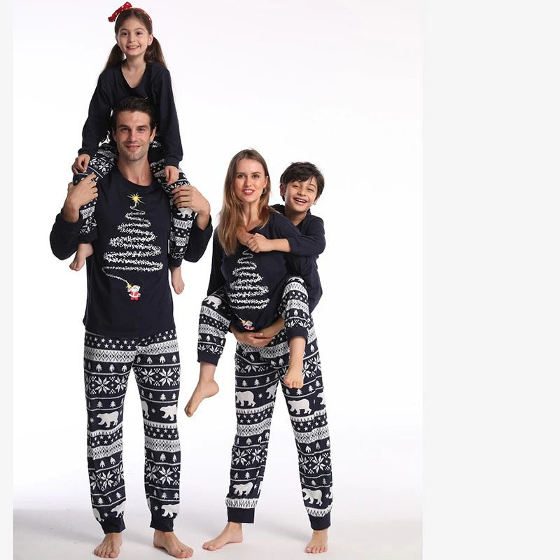 Rotes und marineblaues Unisex Pyjama-Set. Ideale kuschelige Nachtwäsche für Winter und Weihnachtszeit.