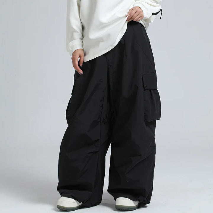 Praktische Unisex Skihose mit verstärkten Knien, isoliert & atmungsaktiv für aktive Skifahrer.
