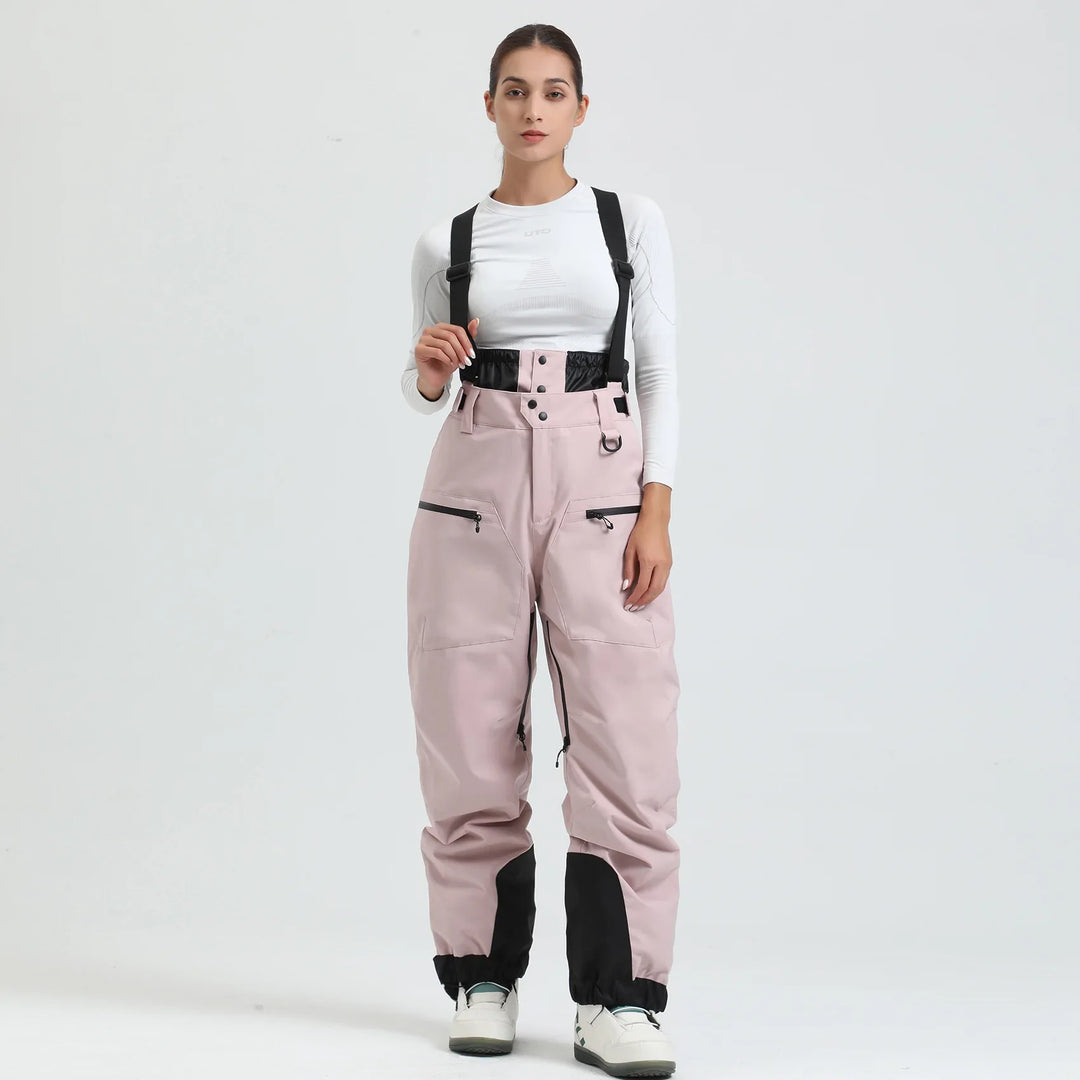 Seitenansicht der Unisex Skihose mit Hosenträgern, wasserdicht, warm & mit praktischen Features für Wintersport.