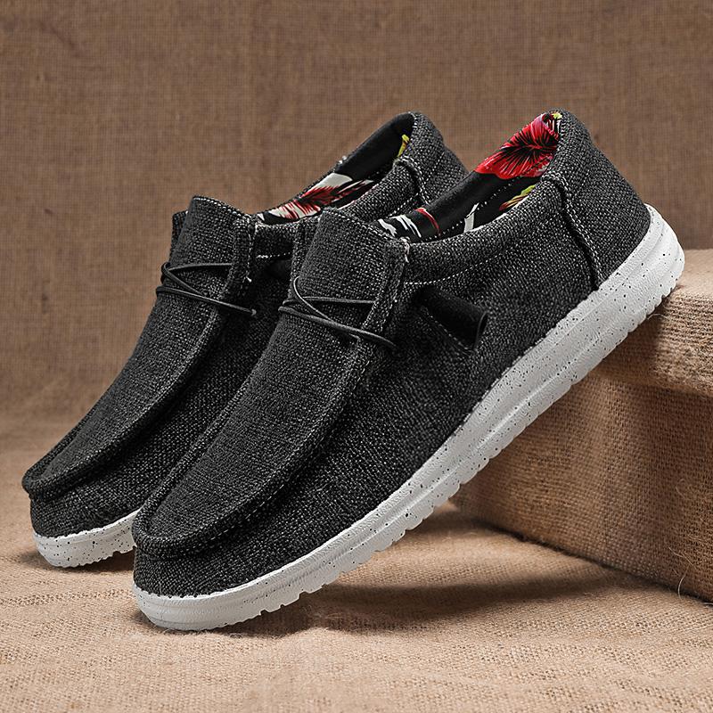 Leichte Unisex Slipper mit flexibler Sohle. Atmungsaktive Slip-on Schuhe für mühelosen Komfort den ganzen Tag.