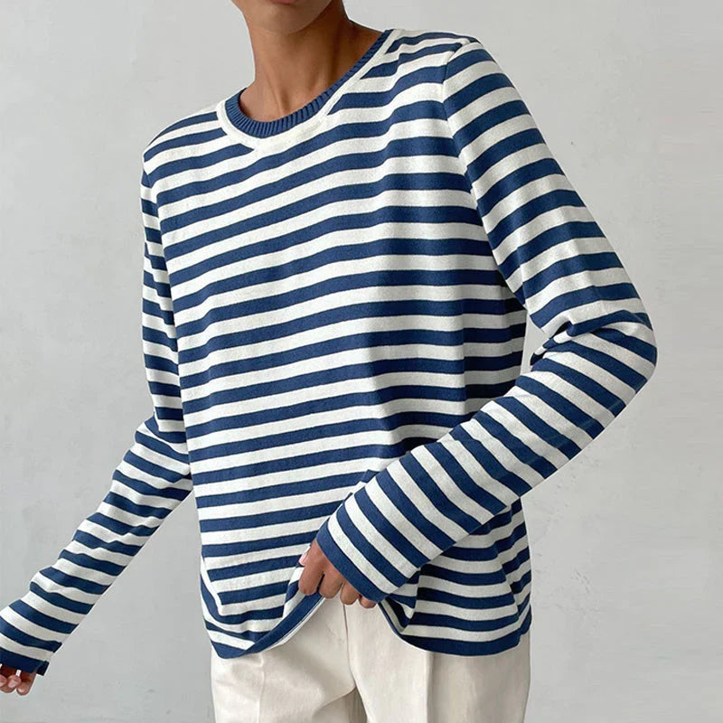 Unisex Streifenpullover aus Strick für Herbsttage, bequem & stilvoll. Ideal für Freizeit und Herbstmode.