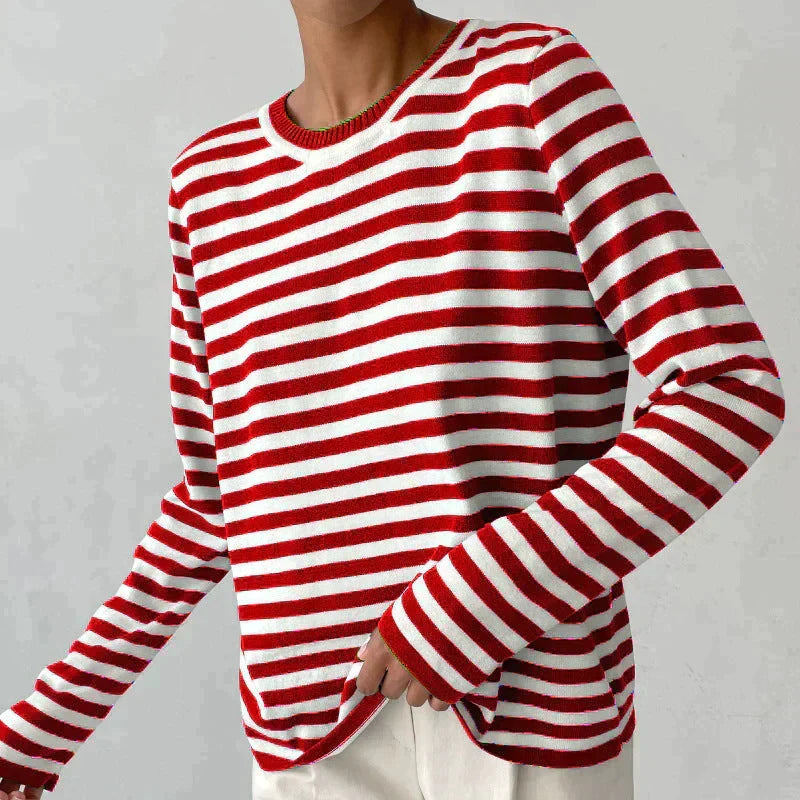 Stilvoller Unisex Pullover mit Streifenmuster, perfekt als warme Herbstmode. Kuscheliger Strick für kühle Tage.