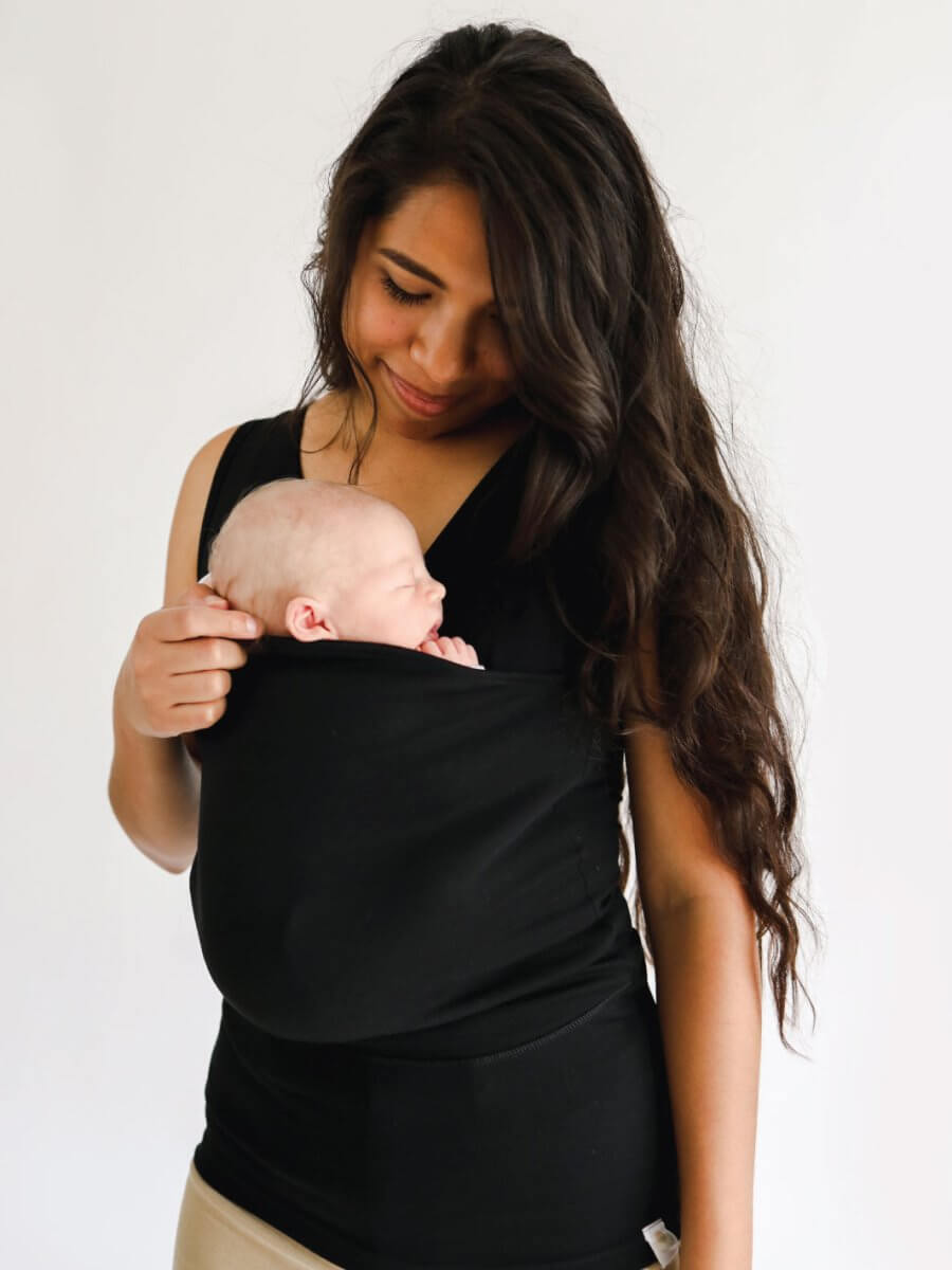 Unisex Tragetuch T-Shirt für komfortables Babytragen; praktische Babykleidung für Eltern.