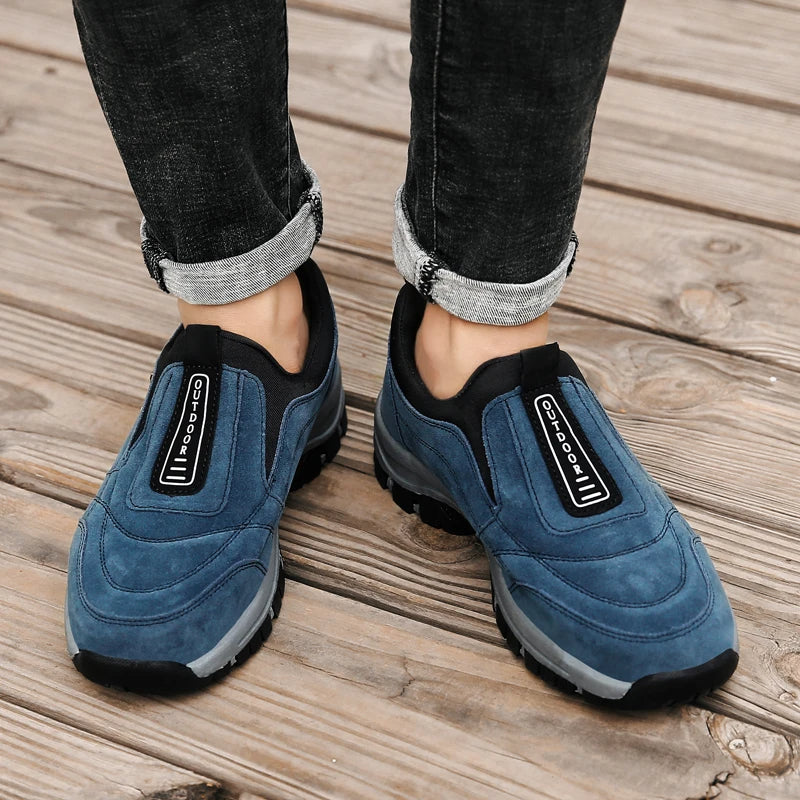 Outdoor Trekkingschuhe, unisex, in moderner Optik, mit griffiger Profilsohle für festen Stand.