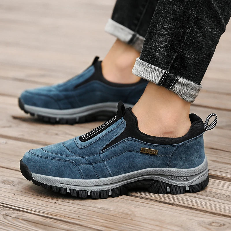Komfortable Unisex Wanderschuhe mit verstärktem Zehenbereich, ideal für Waldwege & Bergpfade.