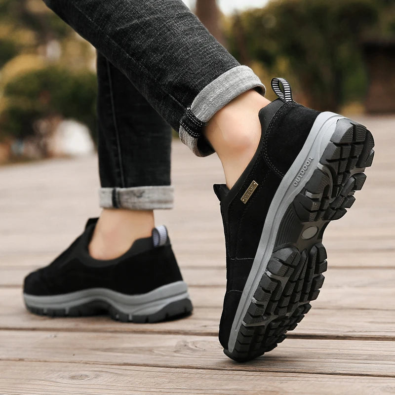 Unisex Wanderschuh mit Dämpfung und stabiler Sohle, optimal für lange Wanderungen und Trekking.