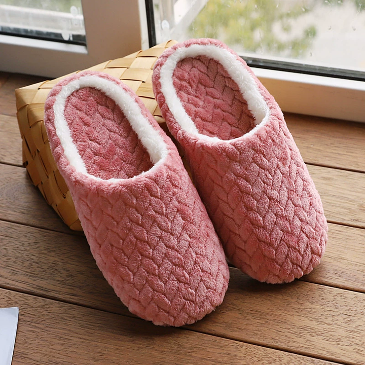 Weiche, warme Unisex Hausschuhe, ideal für kalte Wintertage. Bieten maximalen Komfort und Halt.