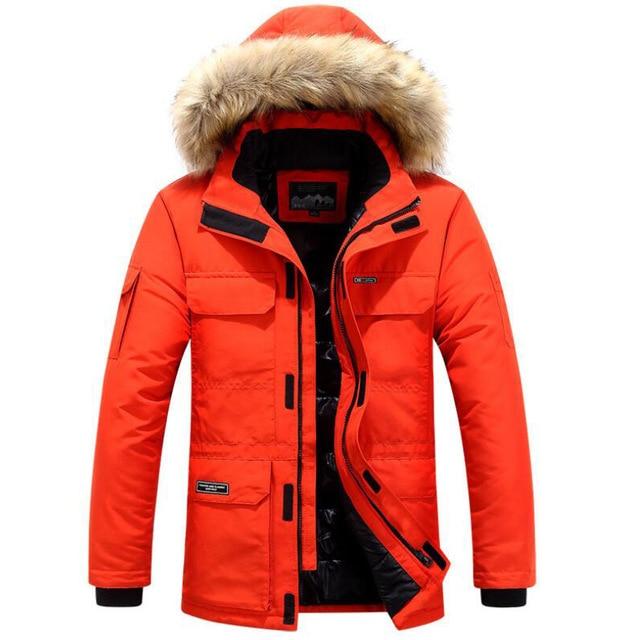 Lange, warme Unisex Winterjacke mit Kapuze, wasserabweisend, perfekt für Outdoor-Aktivitäten bei Kälte.