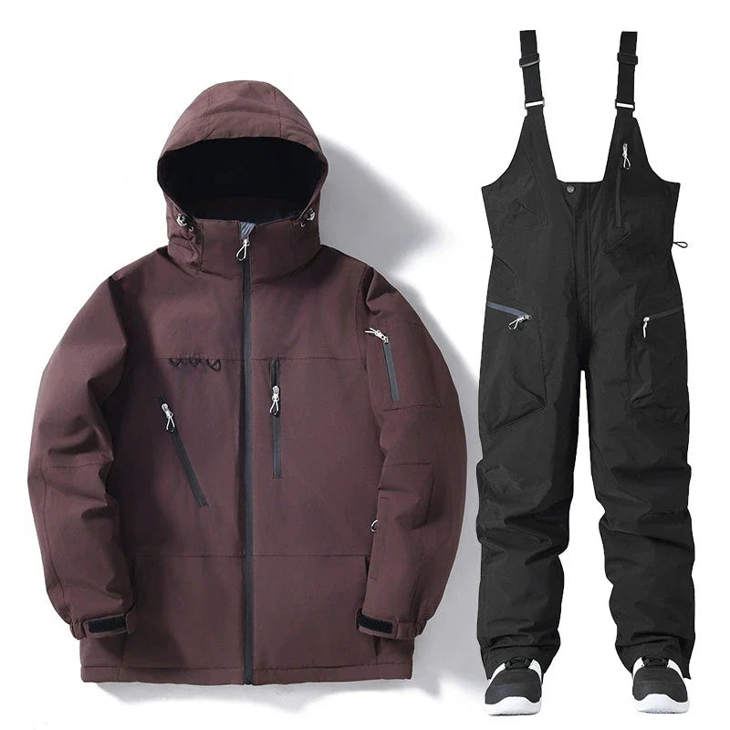 Modell trägt Skianzug Set, zeigt Passform & Stil auf der Skipiste.