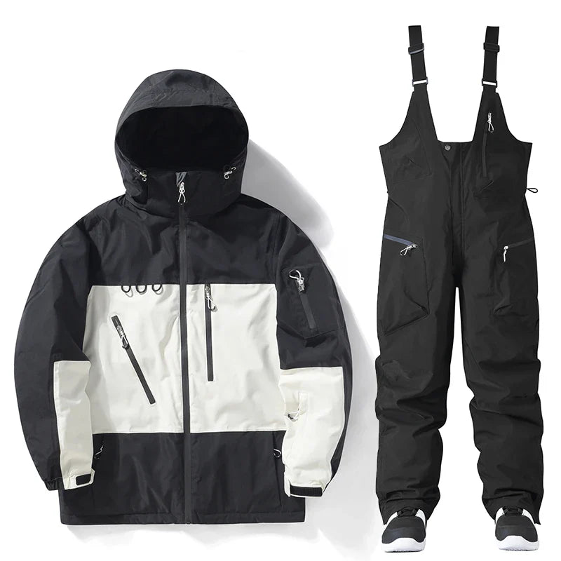 Seitliche Ansicht des Unisex Skianzuges, betont Bewegungsfreiheit der Hose.