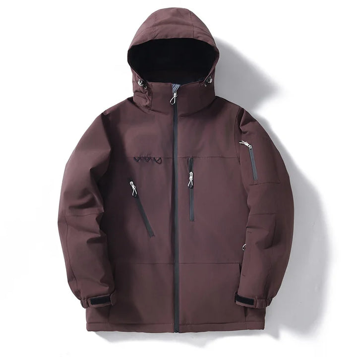 Skianzug Set für Paare: Zwei Modelle tragen den Unisex Skianzug im Schnee.