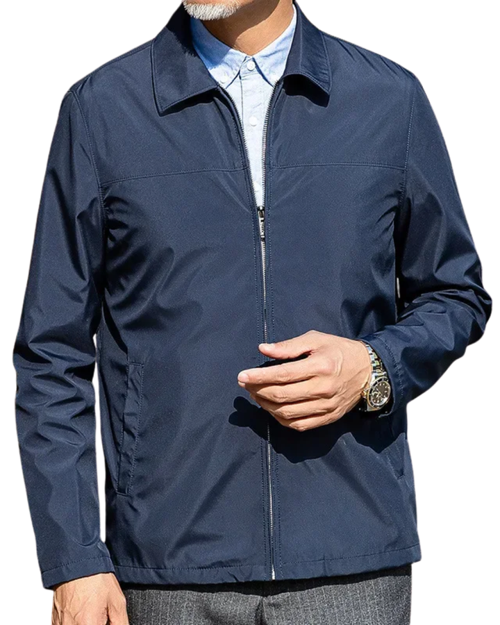 Dunkelblaue Herren Übergangsjacke Slim Fit an einem männlichen Model getragen
