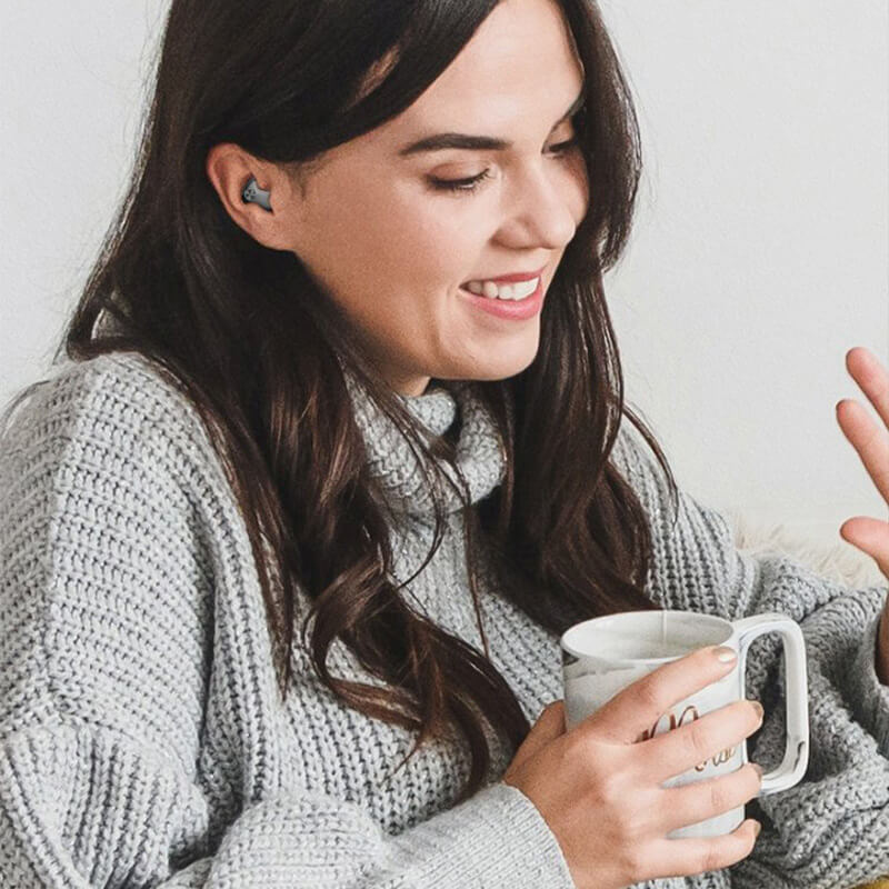 Unsichtbare IPX5 Bluetooth-Kopfhörer, ergonomisch und leicht, ideal für Sport und Alltag, in elegantem Design abgebildet.