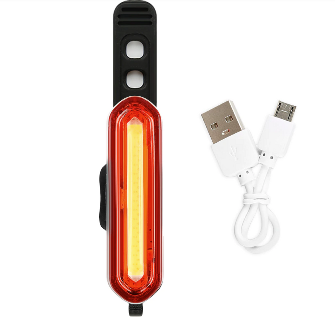 "USB aufladbares, wetterfestes LED Fahrradlicht, 360° drehbar, mit verstellbarem, breitem Lichtstrahl für optimale Sicht."