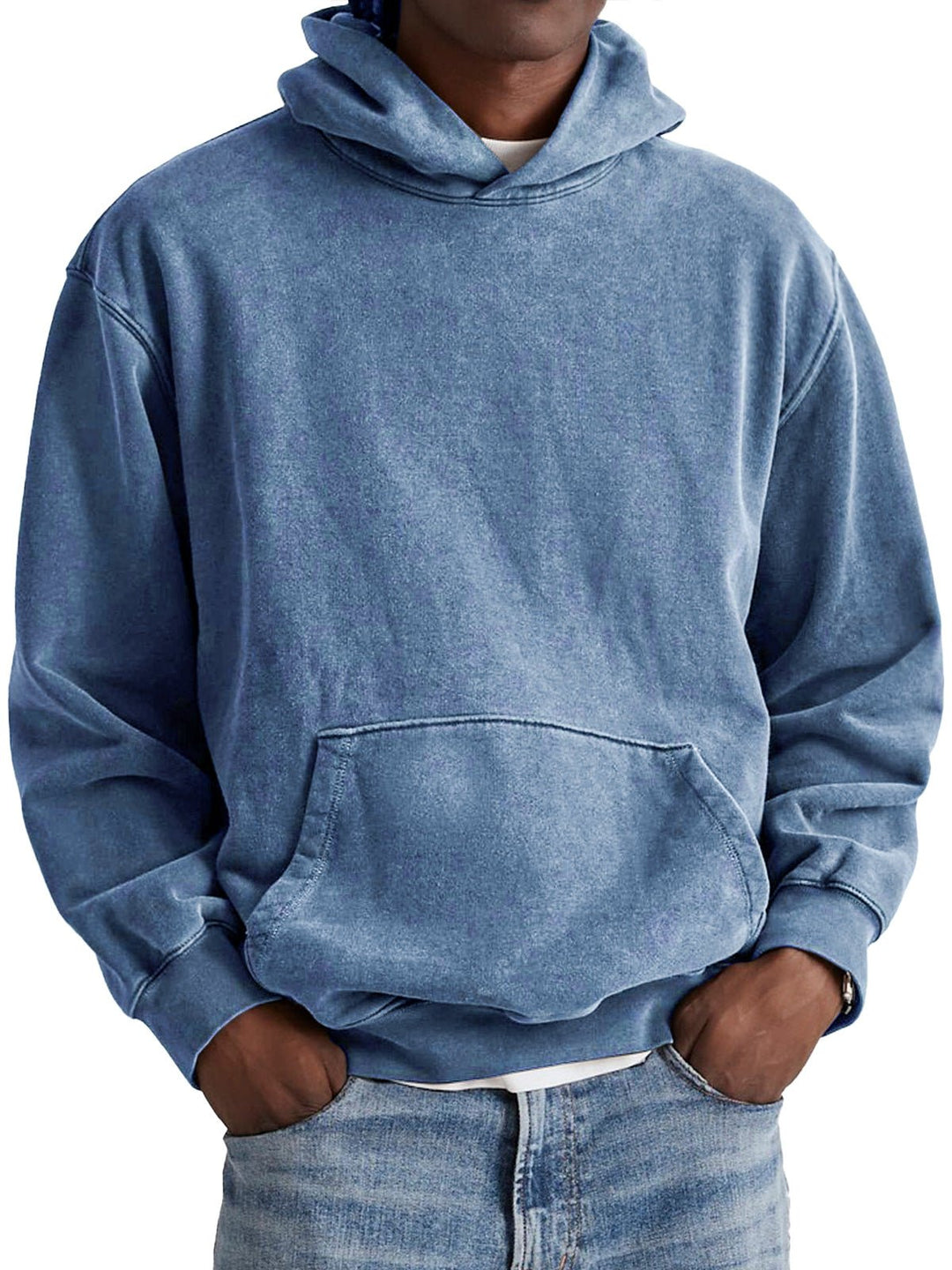 Detail des Saums und der Bündchen am lockeren Kapuzenpullover