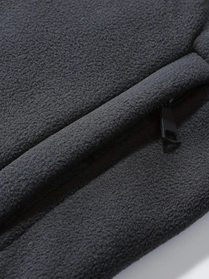 Hochwertige Herren Fleecejacke, bietet Wärme und Bewegungsfreiheit. Optimal für Schichtlooks im Winter.