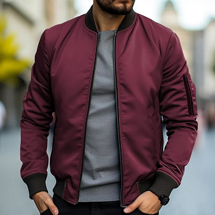 Vielseitige, urban-stilvolle Herren Bomberjacke, elegant, komfortable Passform, mit praktischen Taschen und verstellbarem Saum.