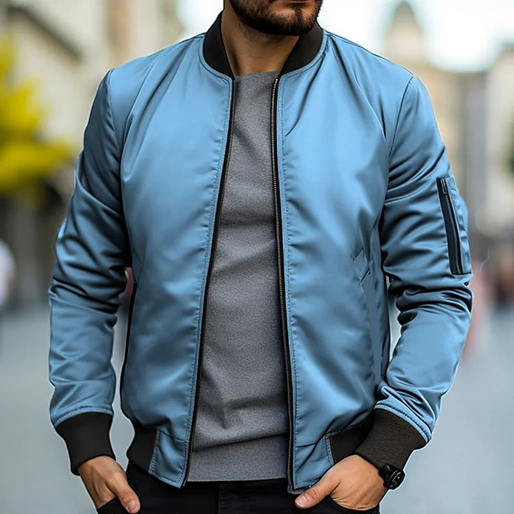Vielseitige, urban-stilvolle Herren Bomberjacke, elegant, komfortable Passform, mit praktischen Taschen und verstellbarem Saum.