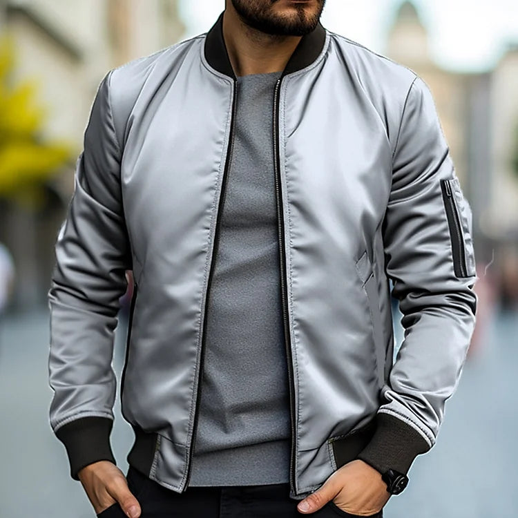 Vielseitige, urban-stilvolle Herren Bomberjacke, elegant, komfortable Passform, mit praktischen Taschen und verstellbarem Saum.