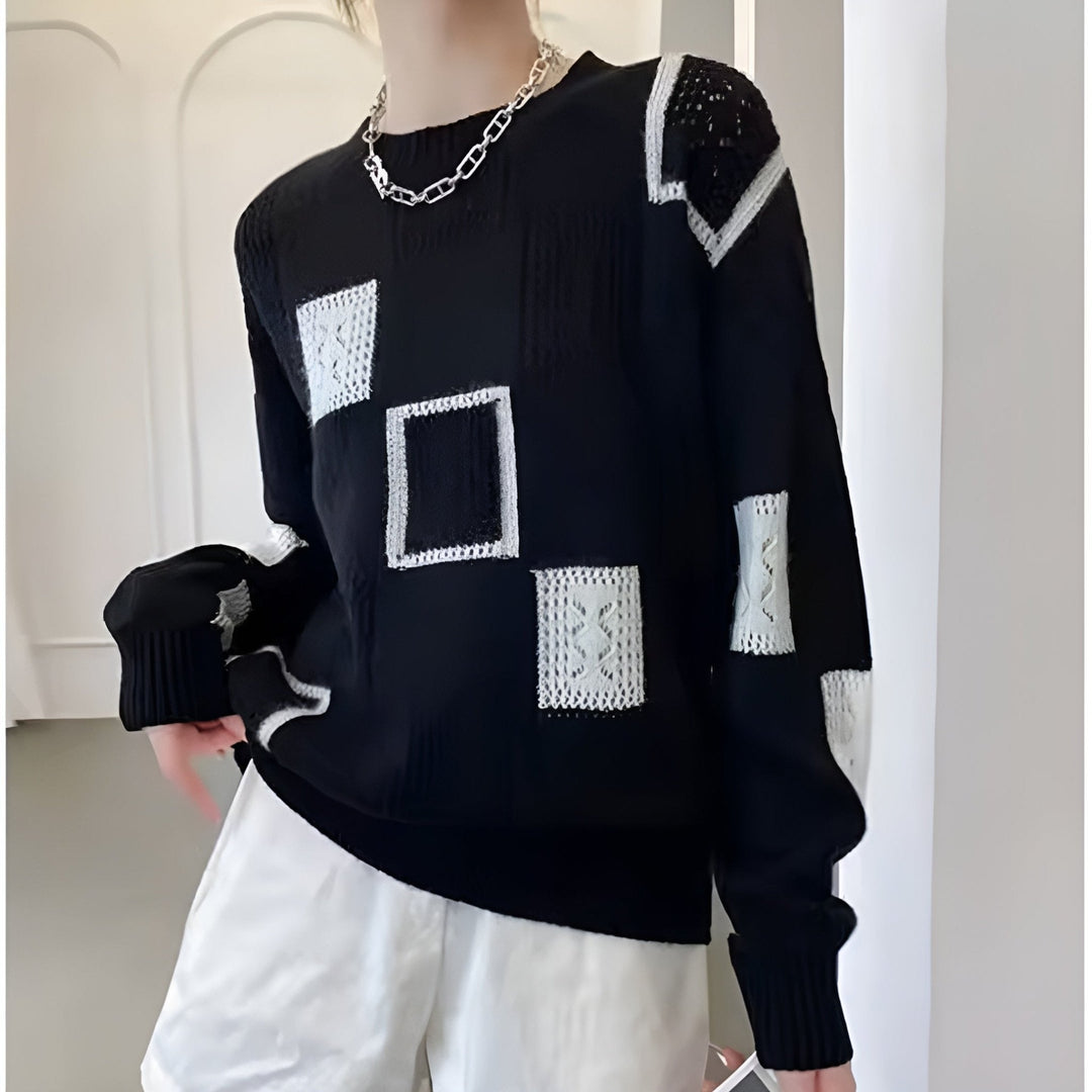 Trendiger Damen Strickpullover Viola mit markanten Blockmustern, stilvolle und warme Winterbekleidung.