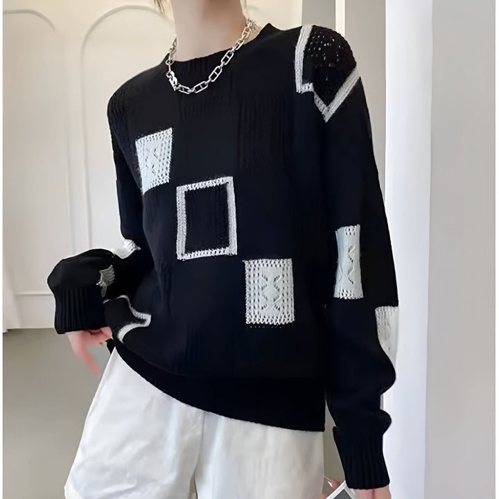 Trendiger Damen Strickpullover Viola mit markanten Blockmustern, stilvolle und warme Winterbekleidung.