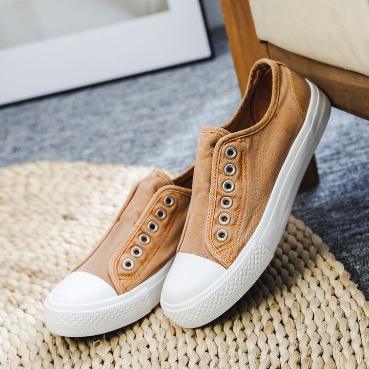 Damen Sneakers in Khaki mit weißer Sohle auf Rattanuhr
