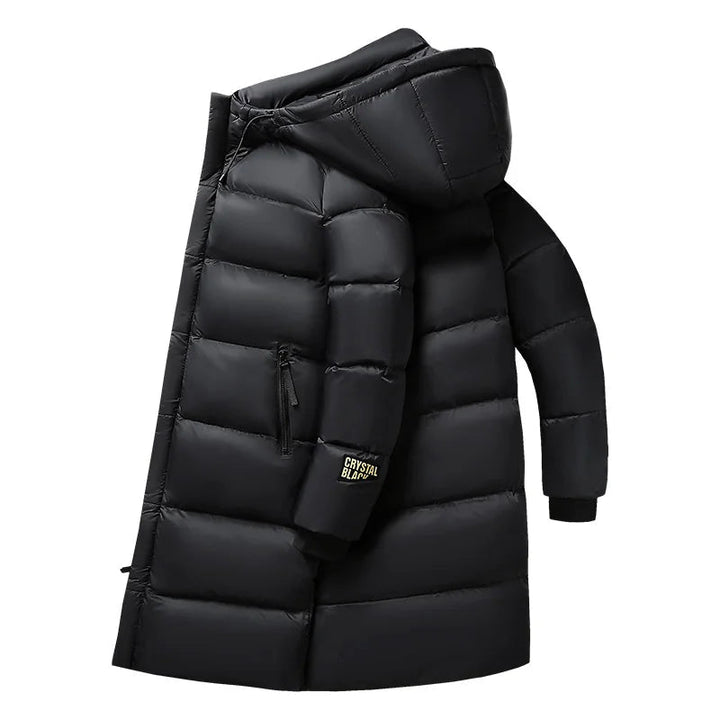 Detailaufnahme der schwarzen Herren-Winterdaunenjacke mit goldenem Innenfutter, warm und lang geschnitten