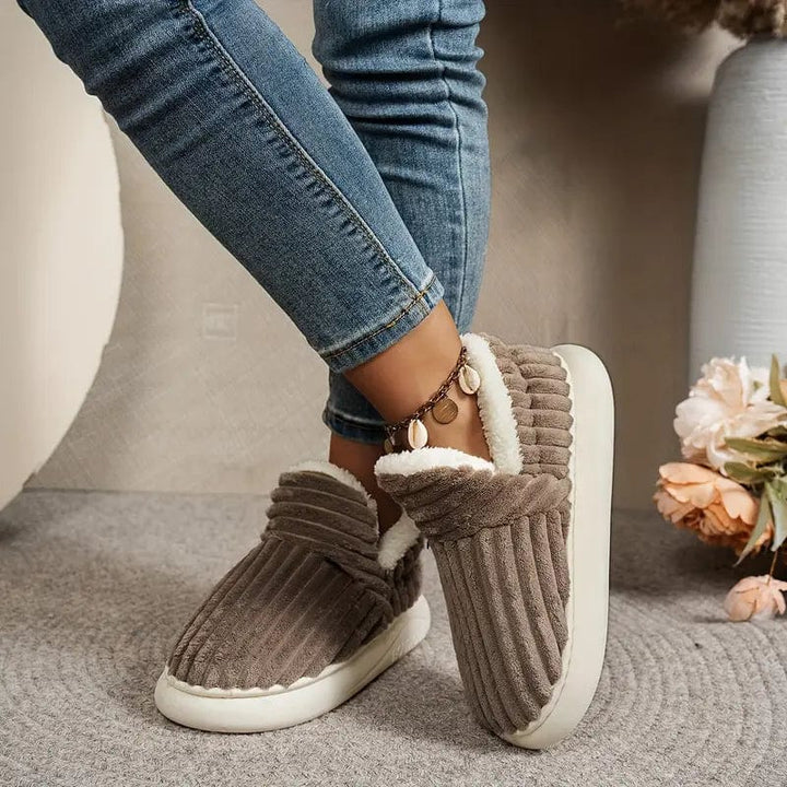 Bequeme Damen Hausschuhe, warm, beige, dicke Sohle, ideal für Winter
