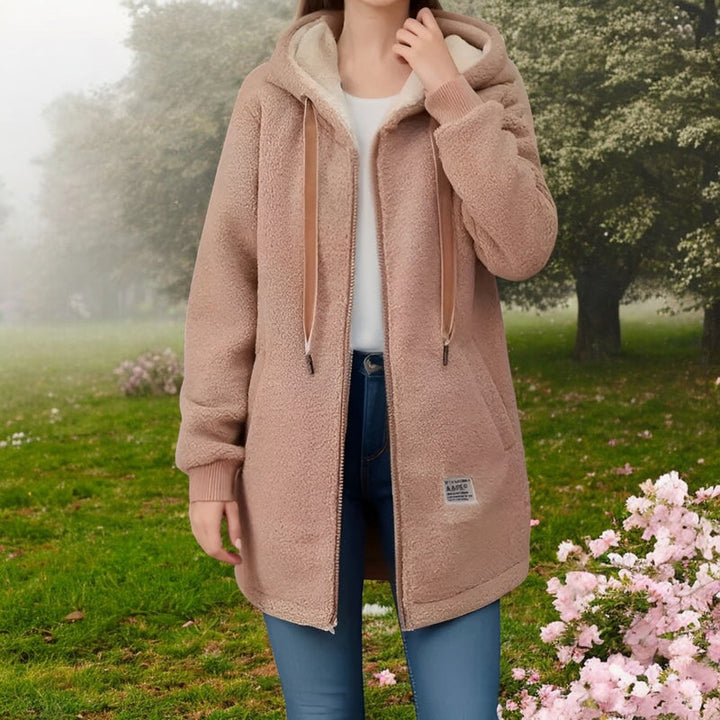 Modische Damen Kapuzenjacke mit Reißverschluss, warm gefüttert und komfortabel für kalte Wintertage.