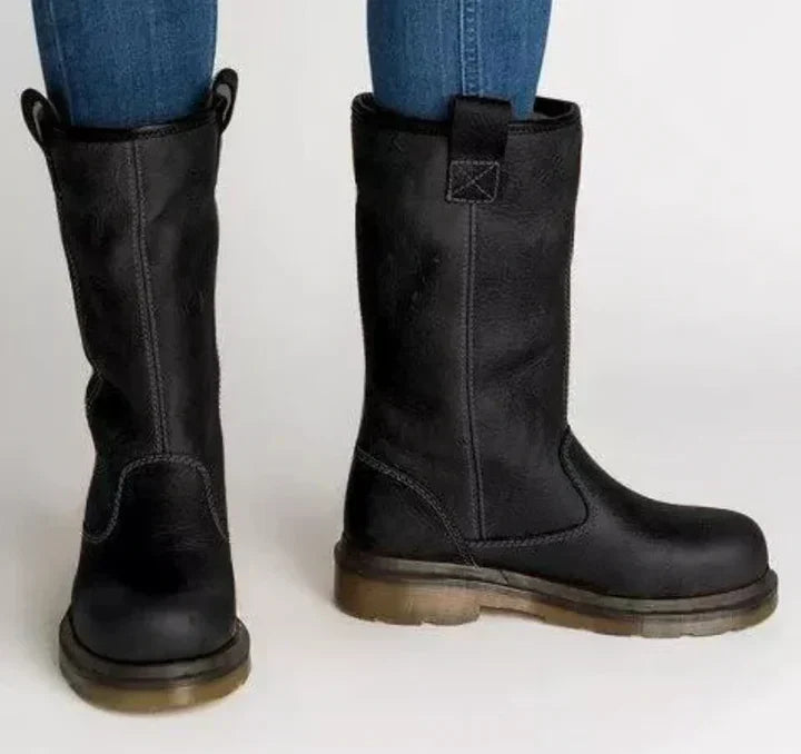 Gefütterte Damen Winterstiefel im Arbeitsstil. Warm, robust & stylish für den Alltag und die Freizeit.