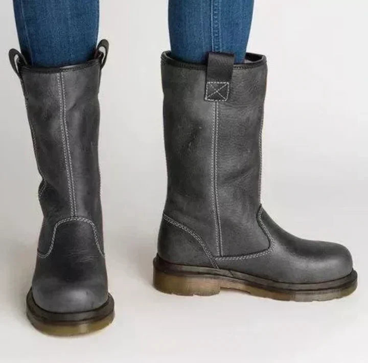 Damen Winterstiefel im robusten Arbeitsstil. Warm gefüttert, bequem & strapazierfähig für Outdoor-Aktivitäten.
