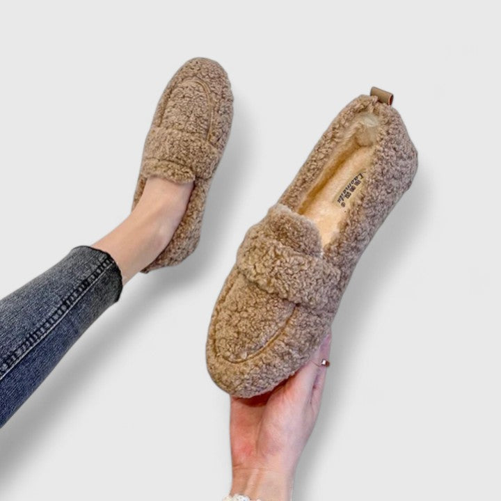 Warme, gemütliche Damen-Winter-Hausschuhe mit flauschigem Futter & rutschfester Sohle. Perfekte Komfortschuhe für Zuhause.