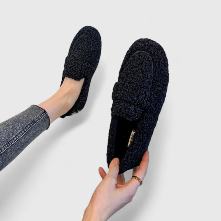 Rutschfeste Loafer-Damen-Winter-Hausschuhe, warm & gemütlich. Stilvolle Slipper für Komfort zuhause.