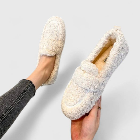 Bequeme Damen-Winter-Hausschuhe, extra warm & rutschfest. Ideale Slipper für entspannte Tage zuhause.