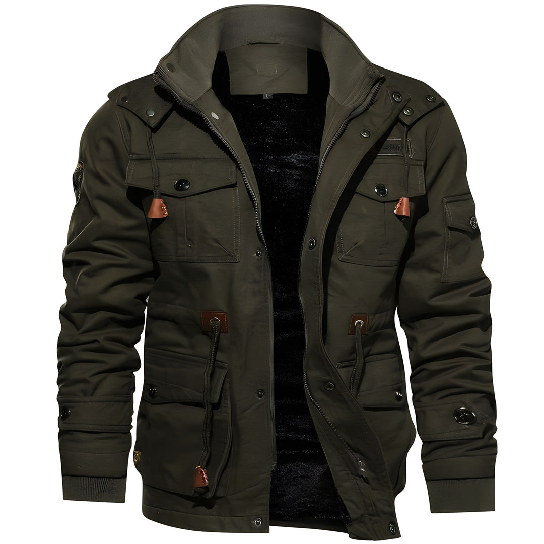 Praktische Herren Outdoor-Winterjacke, grün, mit Kapuze und langlebigem Material.