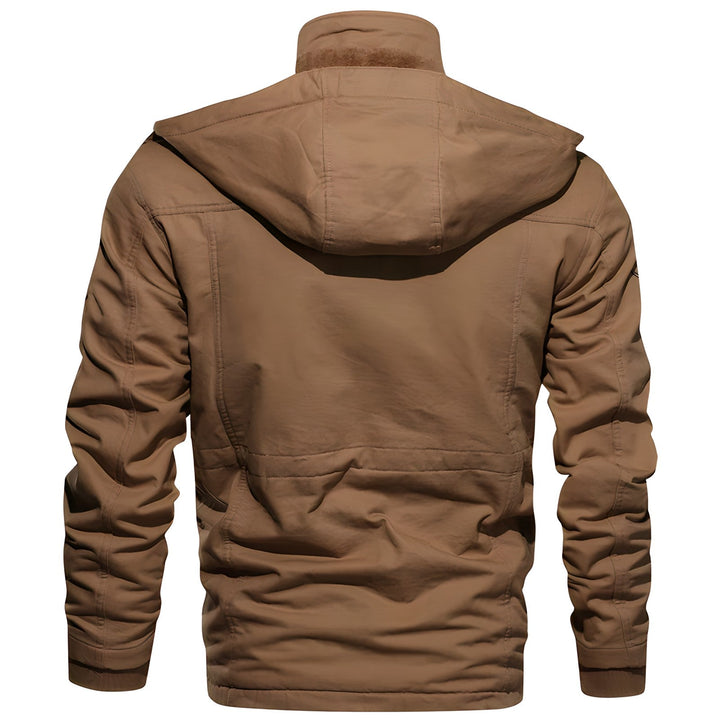 Schwarze Herren Militärjacke mit Kapuze, warm und funktional für kalte Wintertage.
