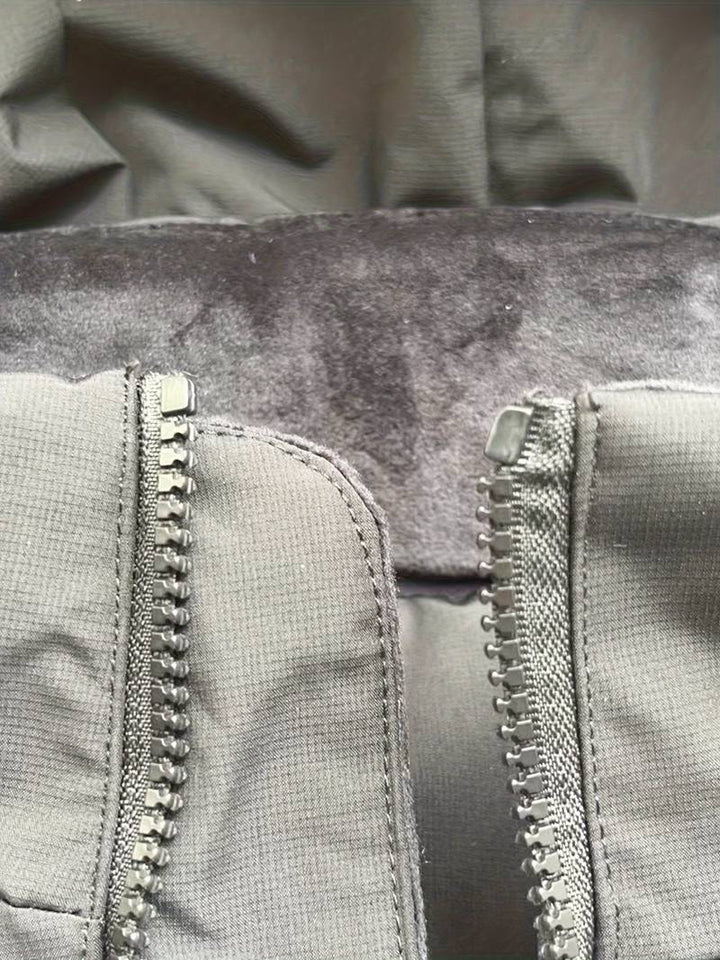 Modische Herren-Kapuzenjacke, gesteppt, ideal als warme Oberbekleidung im Winter und Frühling.