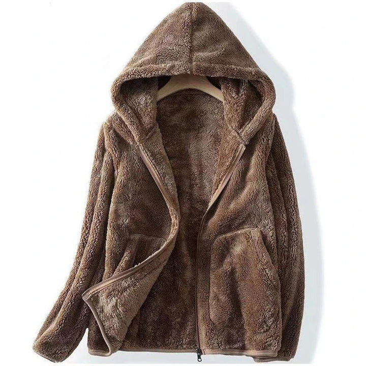 Robuste Outdoor Herren Winterjacke mit Kapuze und Reißverschluss für aktive Männer.