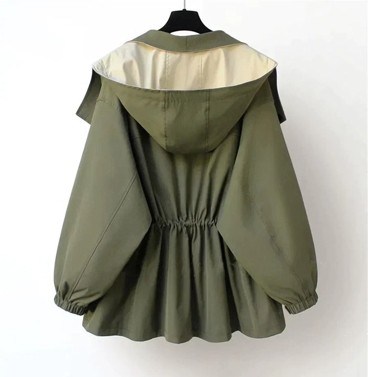 Wetterfeste Damen Outdoorjacke, warm gefüttert, ideal für kalte Wintertage und Freizeit.