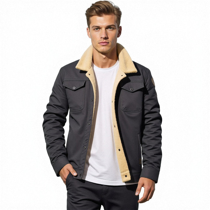 Komfortable Herren Winterjacke, gefüttert, mit schlichtem Design & nützlichen Taschen.