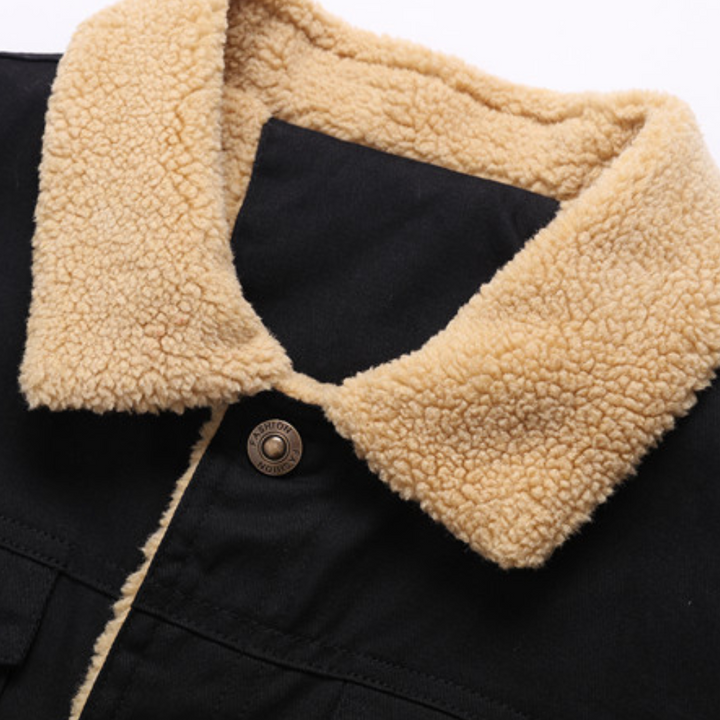 Dicke Herren Winterjacke in Schwarz, bietet optimalen Kälteschutz & Komfort.
