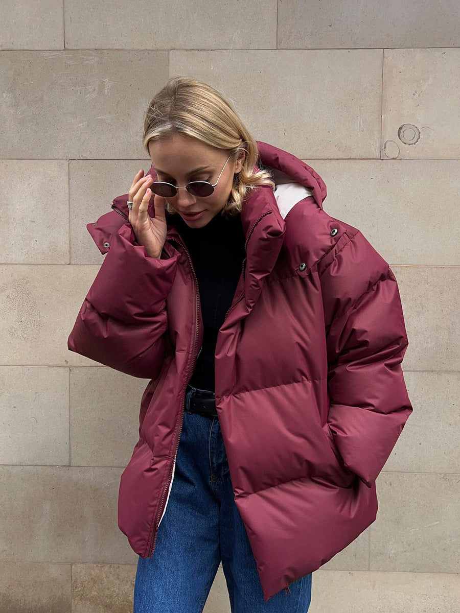 Bequeme und stylische Damen Kapuzen-Pufferjacke, eine warme Winterjacke für Damenmode und Freizeit.
