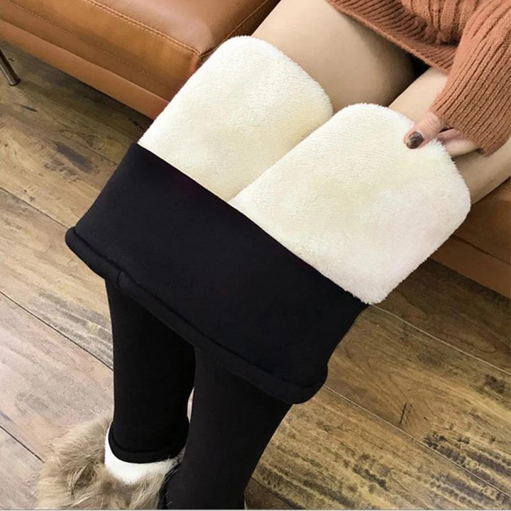 Kuschelige Thermo Leggings für Damen, hält warm und bietet angenehmen Tragekomfort.
