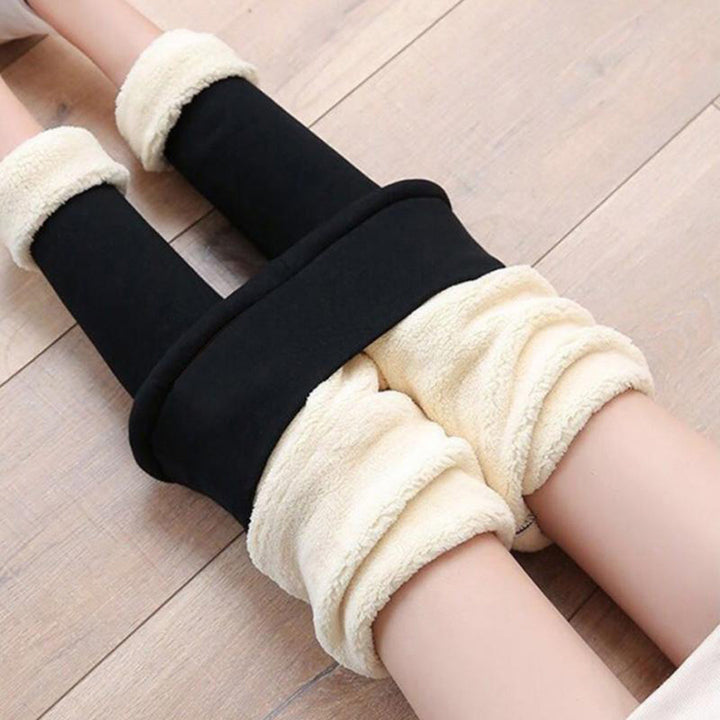Warme Basic Damen Leggings, blickdicht und komfortabel, unverzichtbar für kalte Jahreszeiten.