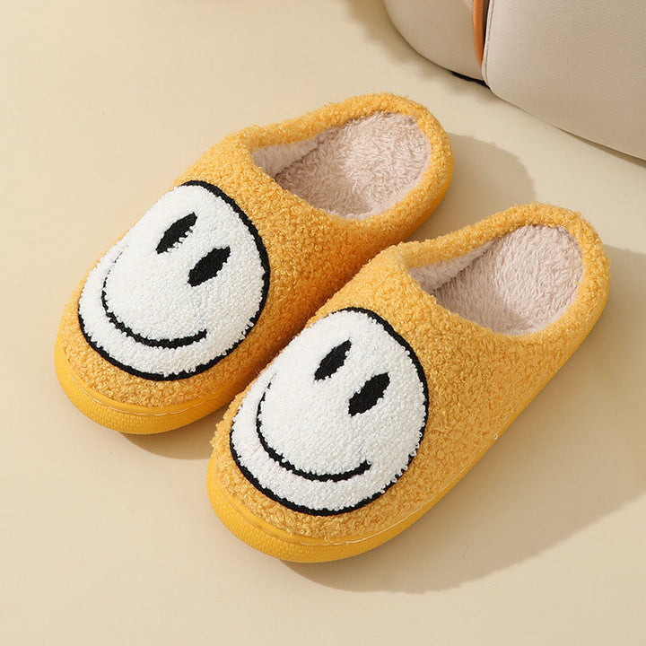 Kuschelige Unisex Hausschuhe mit lächelndem Smiley, perfekt warm & weich für entspannte Stunden zuhause.