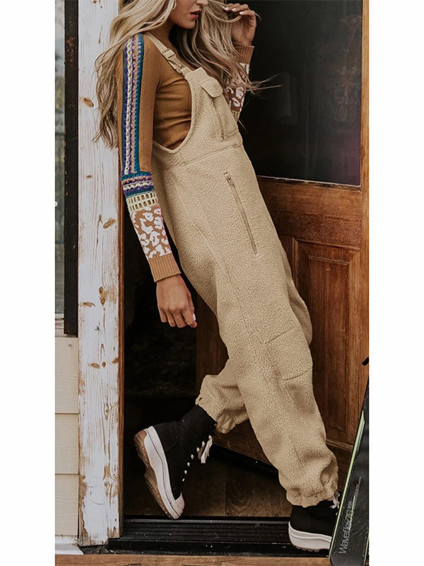 Damen Fleece Overall mit quadratischem Ausschnitt und Reißverschlusstaschen; ein warmer Winteroverall für Freizeit.